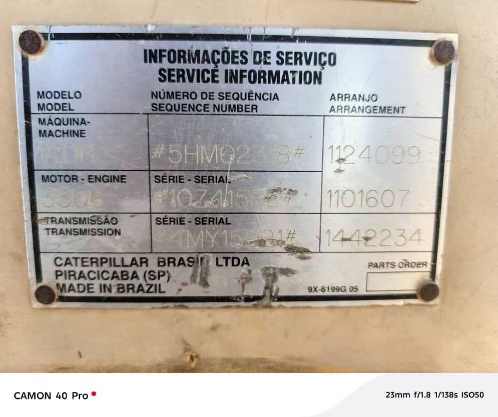 Engine service information plate for calibration search